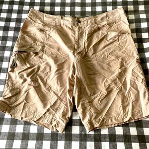 mountain hardwear shorts size 36 khaki
